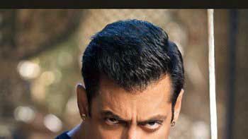 Salman Khan displays his sword fencing prowess in 'Prem Ratan Dhan Payo'