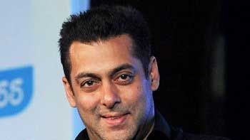 Salman Khan to commence clean-up drive, decides to rehabilitate slum kids