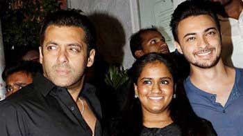 Salman Khan to do a special song in sister Arpita's husband's debut movie