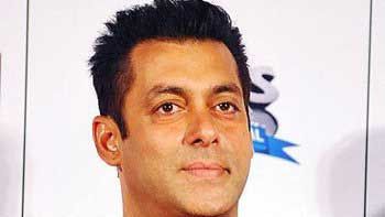 Salman Khan to sign 100 movie tickets of 'Hero'
