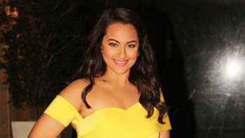 Sonakshi Sinha aims to work hard to win the Filmfare's Best Actress Award