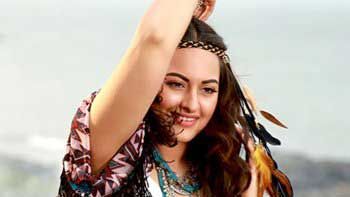 Sonakshi Sinha sports bohemian look in single 'Aaj Mood Ishqholic Hai'