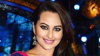 Sonakshi To Meet Dawood Ibrahim's Relatives To Prep For 'Haseena'!