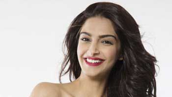 Sonam Kapoor's Fan Following Crosses 7 Million on Twitter!