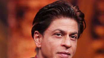 SRK Performs 'Garba' In 'Raees' Despite Knee Pain!