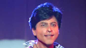 SRK used to take four hours to transform into his lookalike in 'Fan'