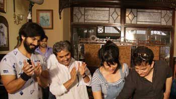 Vishal Bhardwaj's 'Rangoon' kickstarts with a celebration!