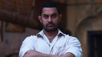 Aamir Khan celebrates success of Dangal by watching it with audience in Delhi theatre