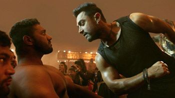 Aamir Khan croons and shoots special video for Dangal