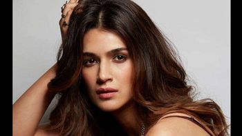 After starring in the sweetest flick of 2017, Kriti inks a sweet deal in 2018!