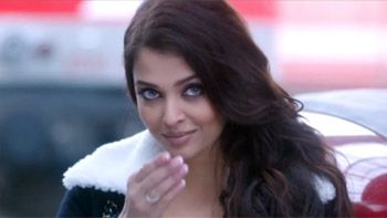 Aishwarya Rai Bachchan once again delights with Aadab!