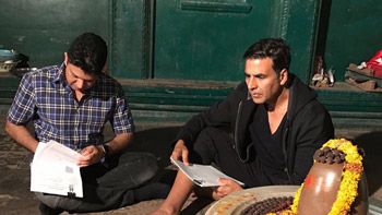 Akshay Kumar signs Mogul in 300 year-old Maheshwar Temple