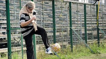 Amitabh Bachchan's football moves for TE3N