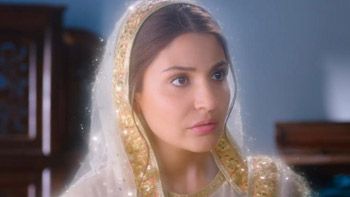 Anushka Sharma impresses by using 3D Projection to interact with people in theatres for Phillauri!