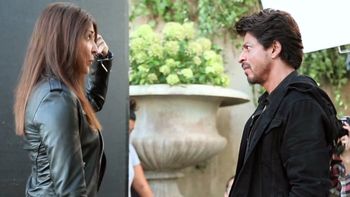 Anushka Sharma & SRK at their funny best at this making of Radha song video!