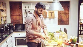 Arjun Kapoor Announces The Trailer Release Of 'Ki & Ka'