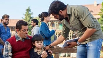 Behind the scene pictures of Salman Khan chilling on the set of Tubelight!