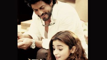 Dear Zindagi: Alia wishes to have a happy Monday; SRK answers!