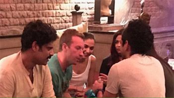 Deepika, Farhan, Sikander chill with Chris Martin at SRK's Mannat