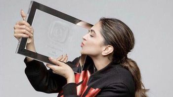 Deepika Padukone receives a special award!