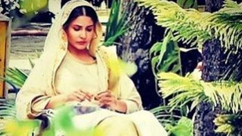 Exclusive Snap: Anushka Sharma's Desi Look From Phillauri!