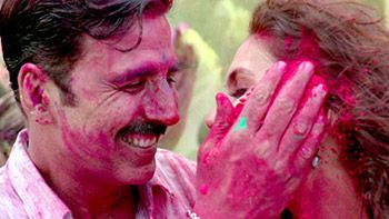Here is the first song Go Pagal from Jolly LLB 2!