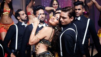 Here’s the upbeat & sizzling track Piya Aa ft. Indo-Australian Hottie Sarah Anjuli