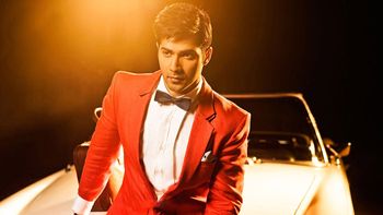 “It Is Too Early For Me To Play Any Real Life Character!” Says Varun Dhawan!