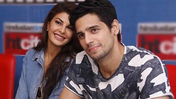 Jacqueline Fernandez finds this actor easy to romance onscreen!