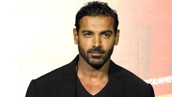 John Abraham lifts Mercedes Benz weighing over 1000 kg in Force 2