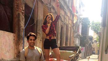 Meri Pyaari Bindu: Parineeti & Ayushman have fun on the streets of Kolkata