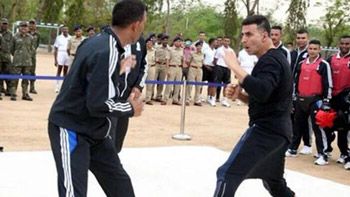 Must Watch Video: Akshay Kumar combats with new IPS officer recruits!