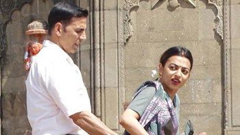 PadMan: View Pics of Akshay Kumar & Radhika Apte shooting for a song in Maheshwar!