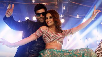 Rajkummar Rao steals the show with his dance moves in Pallo Latke!