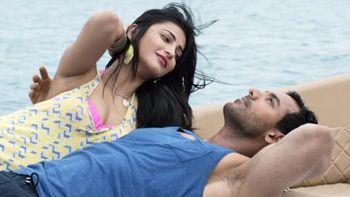 Rocky Handsome: Witness John-Shruti's sizzling chemistry  in the new romantic track 'Rehnuma'