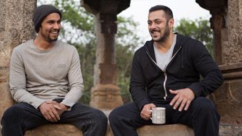 Salman Khan, Randeep Hooda enjoy coffee together!