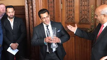 Salman Khan received Global Diversity Award for his acting & mainly for Humanitarian efforts!