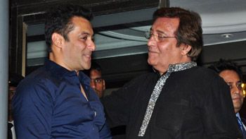 Salman Khan secretly visits ailing Vinod Khanna