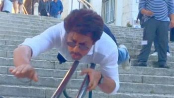 Shah Rukh Khan believes he can fly; turns on superhero mode!