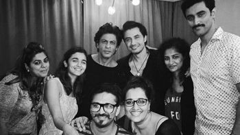 Shah Rukh Khan strikes a pose with Dear Zindagi team