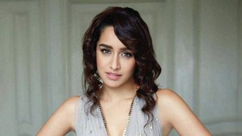 Shraddha Kapoor & team gets an unexpected visit from Dawood's family