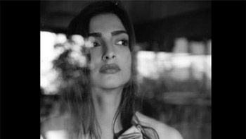 Sonam Kapoor to sport ethnic and modern look in Veere Di Wedding!