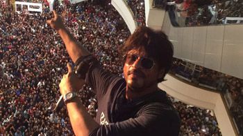 SRK shares a snap with his massive fan following!