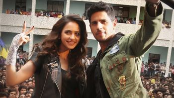 The promotional song ‘Shuru Kar’ from the upcoming film ‘Aiyaary’ out!