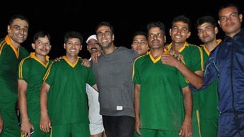 View Pics: Akshay Kumar enjoys the game of Volley Ball on Jolly LLB 2 sets
