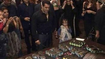 View Pics: Salman Khan's intimate Birthday Bash at his Panvel farm house!