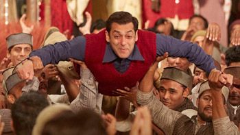 Watch: ‘Radio Song’ Ultimate Dance Track Of This Summer!