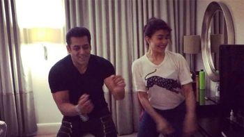 Watch: Salman Khan grooves on Tan Tana Tan for Jacqueline Fernandez!