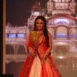 Mahima Chaudhry showstopper for Shobha Shringar Jewellers show at IIJW 2013