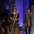 Sonam Kapoor and Bipasha Basu walk the ramp at IIJW 2014 Grand Finale